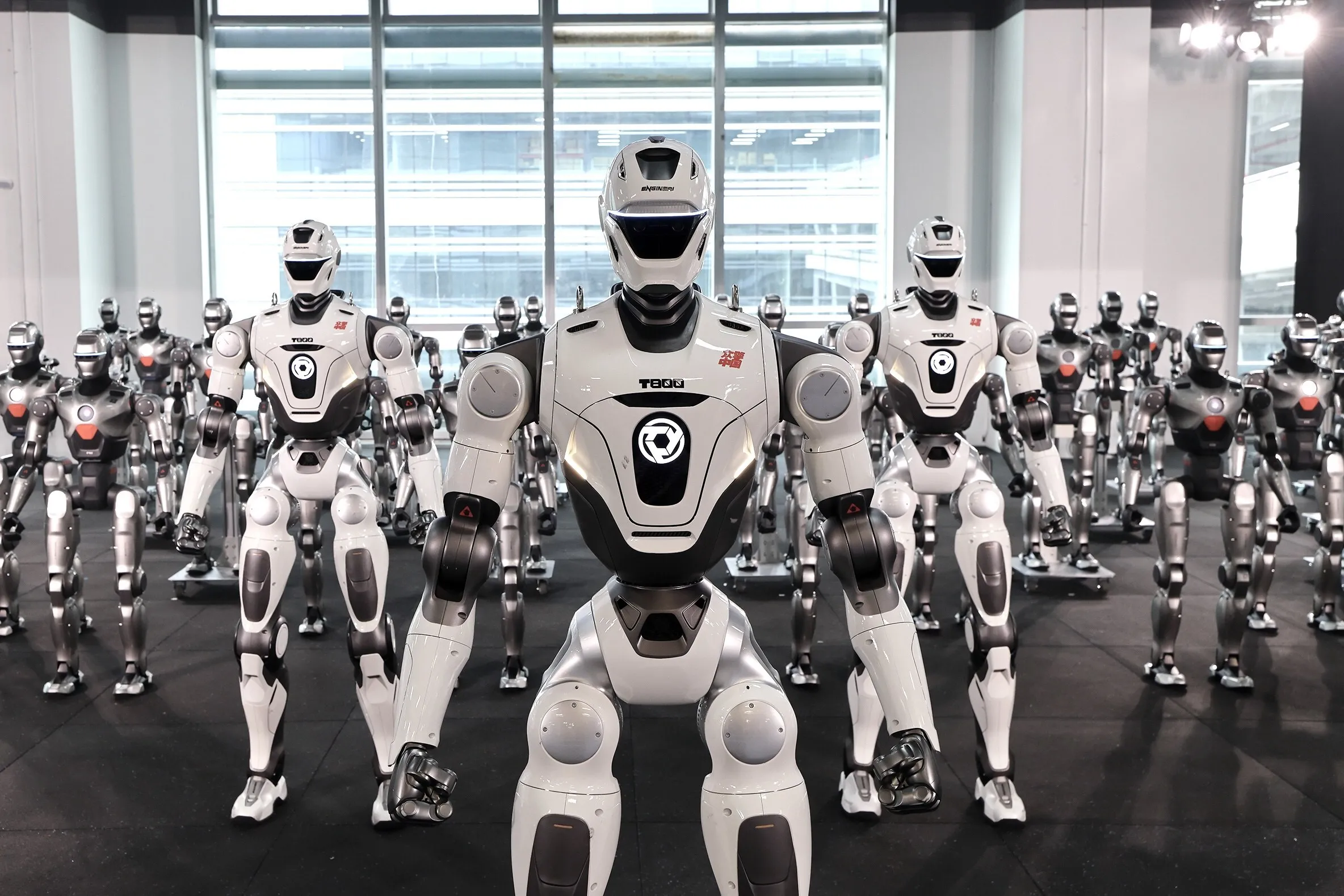 EngineAI Launches Shenzhen Intelligent Manufacturing Base as First Batch of T800 Humanoid Robots Roll Off the Production Line to Begin Mass Delivery